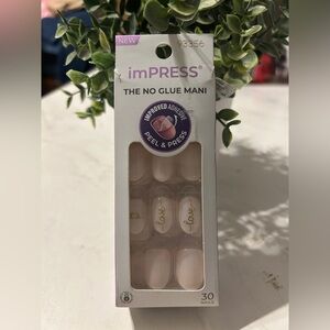 imPRESS Chic Nude and Gold love Press-On Nails